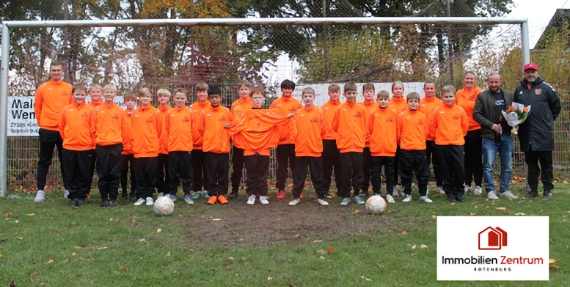 Mannschaftsfoto mit Sponsor